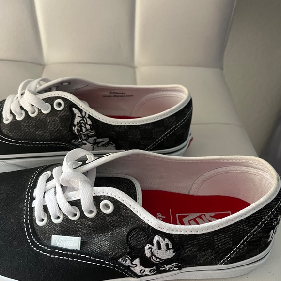 Vans Disney 100 - Picture 5 of 10